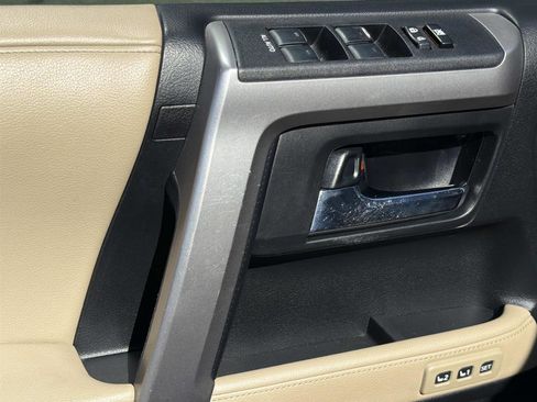 Used 2016 Toyota 4Runner Limited image 12