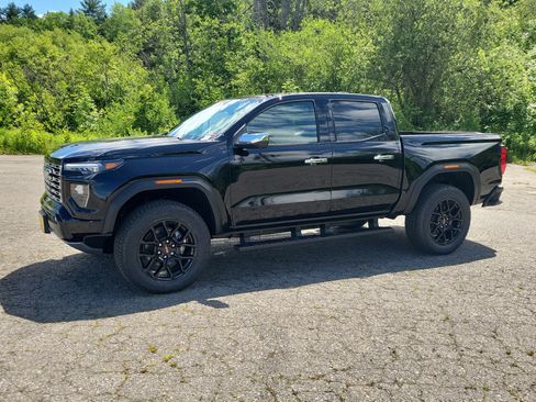 New 2026 GMC Canyon Denali w/ LPO, Denali Black Edition AWD/4WD image 1