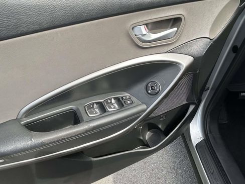 Used 2017 Hyundai Santa Fe SE FWD image 17