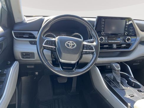 Used 2021 Toyota Highlander LE image 13