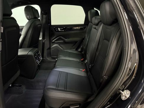 Used 2021 Porsche Cayenne image 17