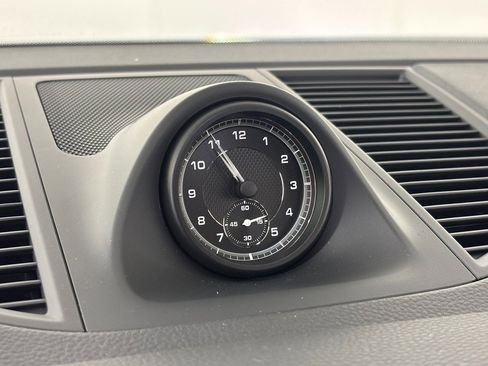 New 2026 Porsche Macan image 25