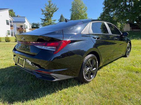 Used 2021 Hyundai Elantra SEL FWD image 3