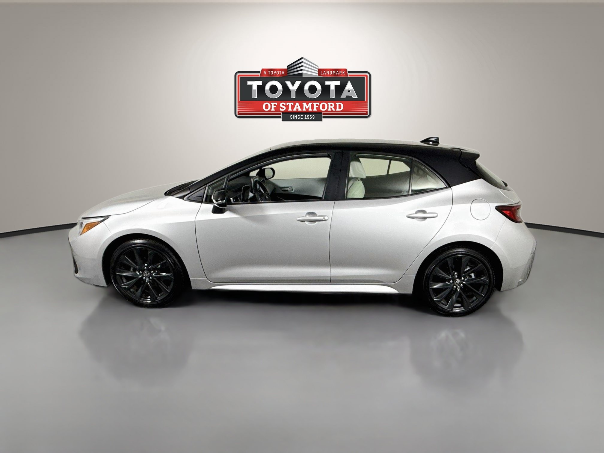 Certified 2025 Toyota Corolla XSE FWD image 4