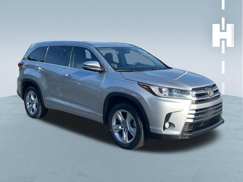 Used 2017 Toyota Highlander Limited FWD image 1