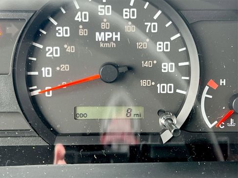 New 2025 Chevrolet Low Cab Forward image 4