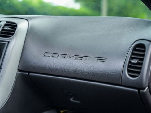 Used 2006 Chevrolet Corvette Coupe w/ Preferred Equipment Group RWD image 48