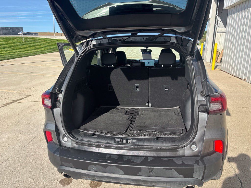 Used 2025 Ford Escape ST-Line w/ Tech Pack #1 AWD/4WD image 22