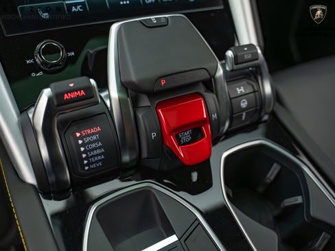 Used 2022 Lamborghini Urus image 31