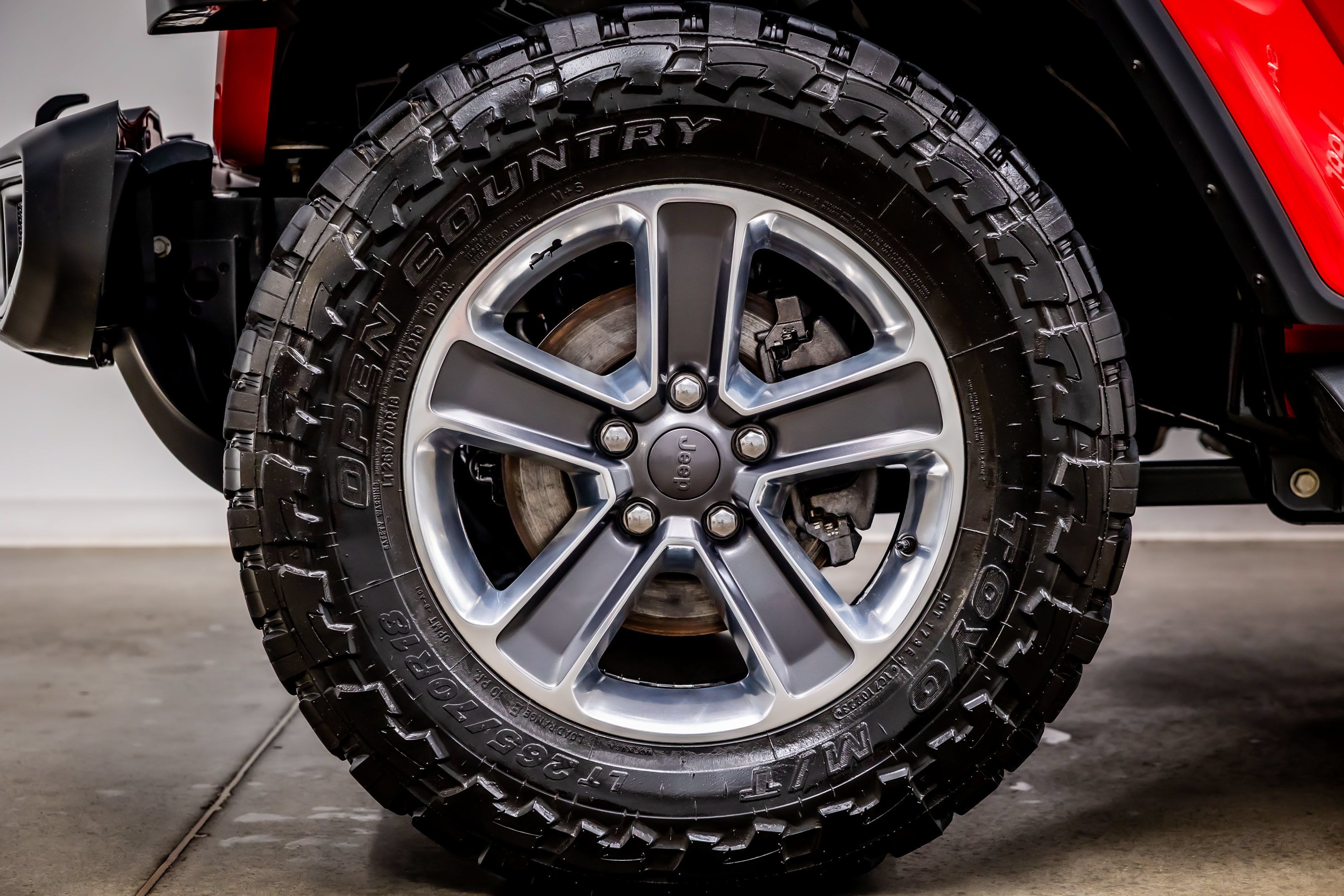 Used 2018 Jeep Wrangler Unlimited Sahara AWD/4WD image 35