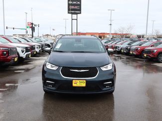 Used 2023 Chrysler Pacifica Limited w/ Trailer Tow Group video 2