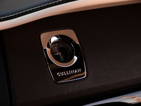 Used 2021 Rolls-Royce Cullinan image 13