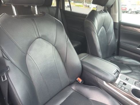 Used 2023 Toyota Highlander Limited image 14