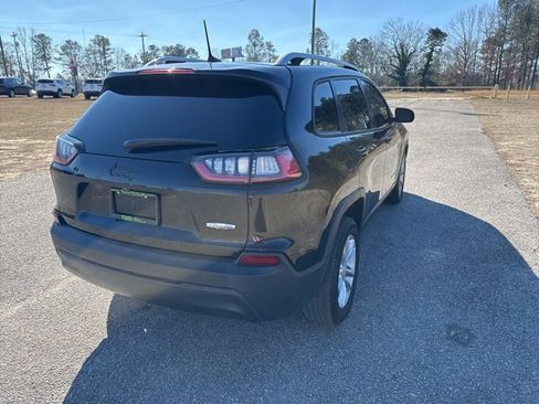 Used 2021 Jeep Cherokee Latitude image 3