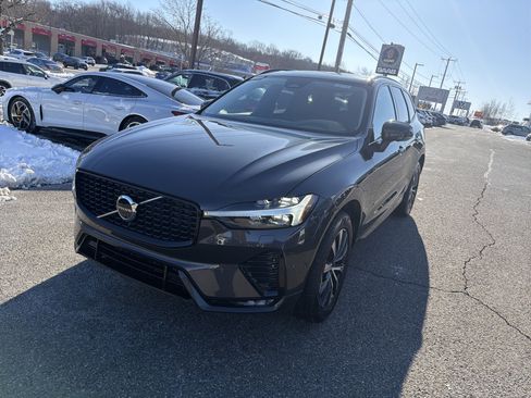 Certified 2025 Volvo XC60 B5 Plus AWD/4WD image 3