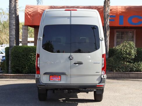 Used 2022 Mercedes-Benz Sprinter 2500 image 7