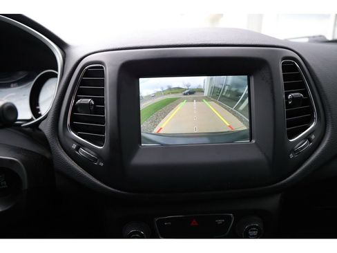 Used 2018 Jeep Compass Latitude w/ Popular Equipment Group image 11