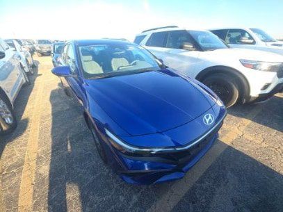 Used 2024 Hyundai Elantra SEL FWD image 2