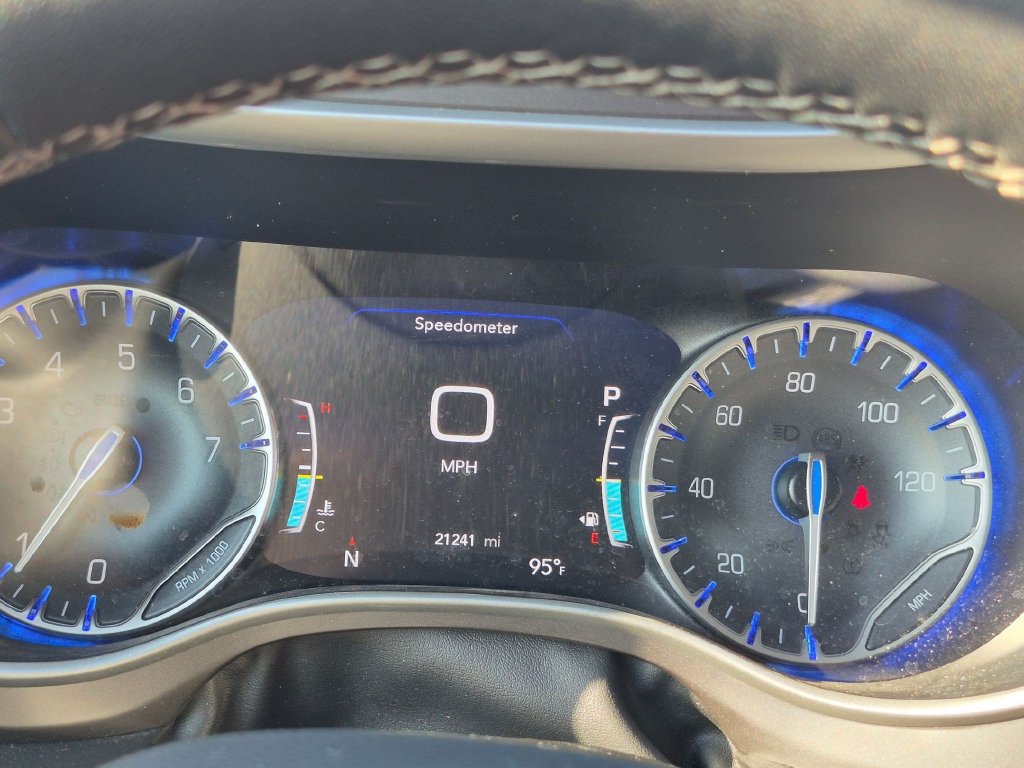 Used 2024 Chrysler Pacifica Touring-L FWD image 14