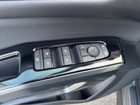 New 2026 Nissan Pathfinder SL image 12