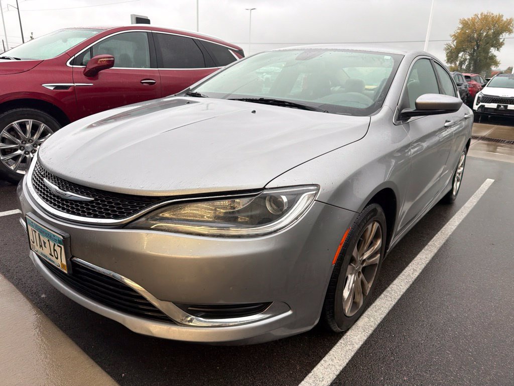 Used 2016 Chrysler 200 Limited FWD image 2