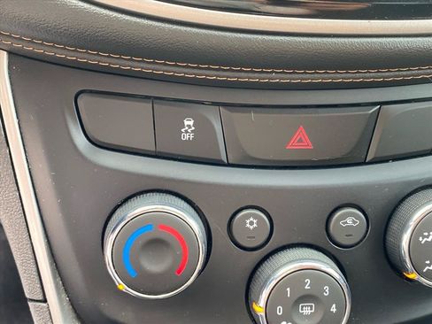 Used 2019 Chevrolet Trax LT AWD/4WD image 14