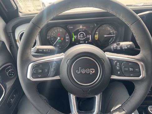 Used 2025 Jeep Wrangler Unlimited Sahara w/ Safety Group image 14