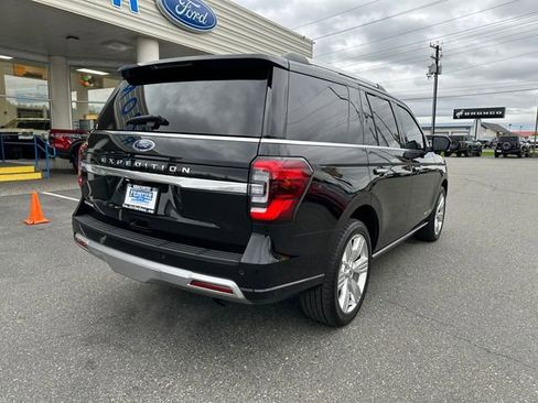 Used 2024 Ford Expedition Platinum image 3