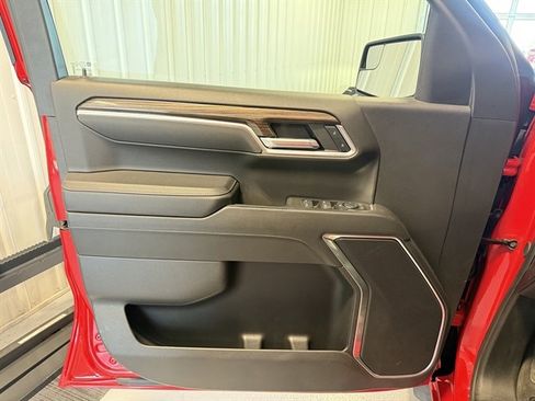 Used 2025 Chevrolet Silverado 1500 LT image 9