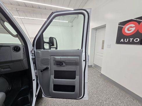 Used 2013 Ford E-150 and Econoline 150 image 25