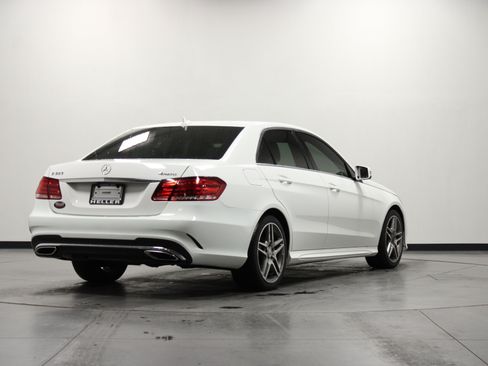 Used 2015 Mercedes-Benz E 350 4MATIC Sedan image 4