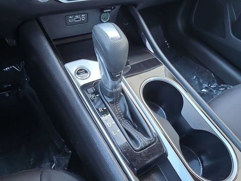 Used 2024 Nissan Altima 2.5 SV FWD image 16