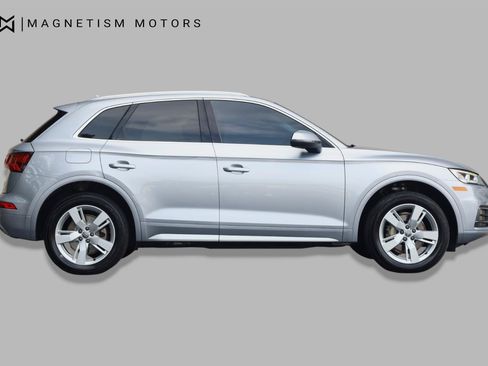 Used 2018 Audi Q5 2.0T Premium Plus w/ Premium Plus Package AWD/4WD image 3