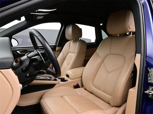 Used 2024 Porsche Macan image 5