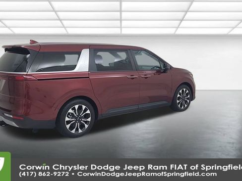 Used 2024 Kia Carnival EX image 15