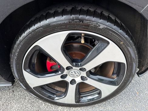 Used 2017 Volkswagen Golf 4-Door FWD image 19