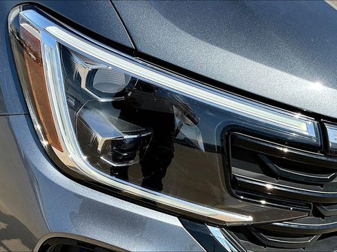 Used 2024 Volkswagen Atlas Cross Sport SE image 37