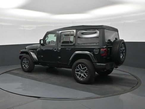 Used 2025 Jeep Wrangler Unlimited Sahara AWD/4WD image 6