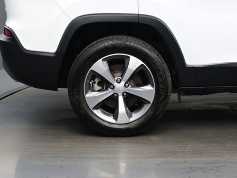 Used 2022 Jeep Cherokee Limited image 9