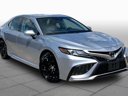 Used 2023 Toyota Camry XSE FWD image 3