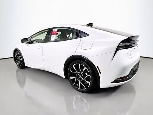 New 2026 Toyota Prius Plug-In Hybrid FWD image 5