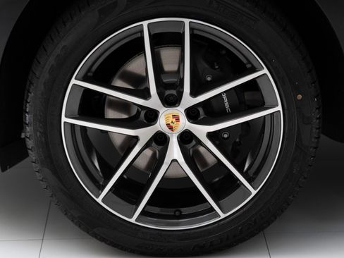 Certified 2025 Porsche Macan AWD/4WD image 11