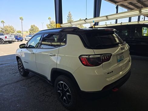 Used 2025 Jeep Compass Trailhawk AWD/4WD image 4