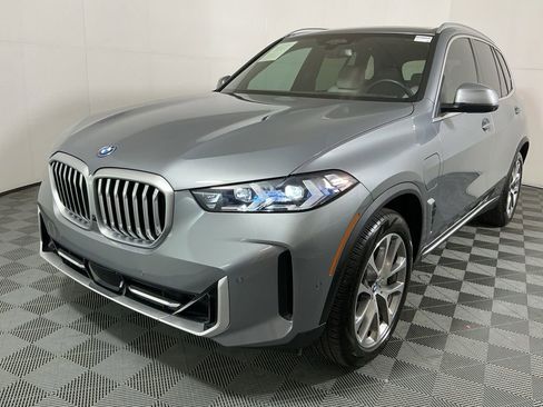 Certified 2025 BMW X5 xDrive50e image 2