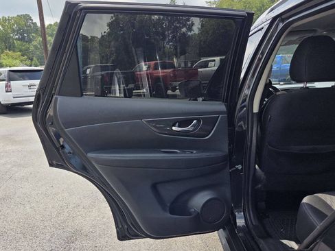 Used 2019 Nissan Rogue SV FWD image 17
