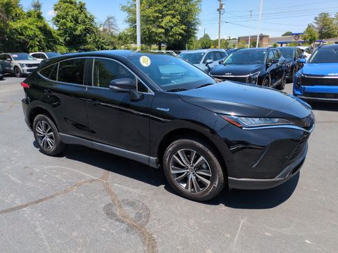 Used 2021 Toyota Venza LE AWD/4WD image 1