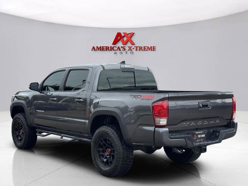 Used 2017 Toyota Tacoma TRD Off-Road w/ Premium & Technology Package AWD/4WD image 4