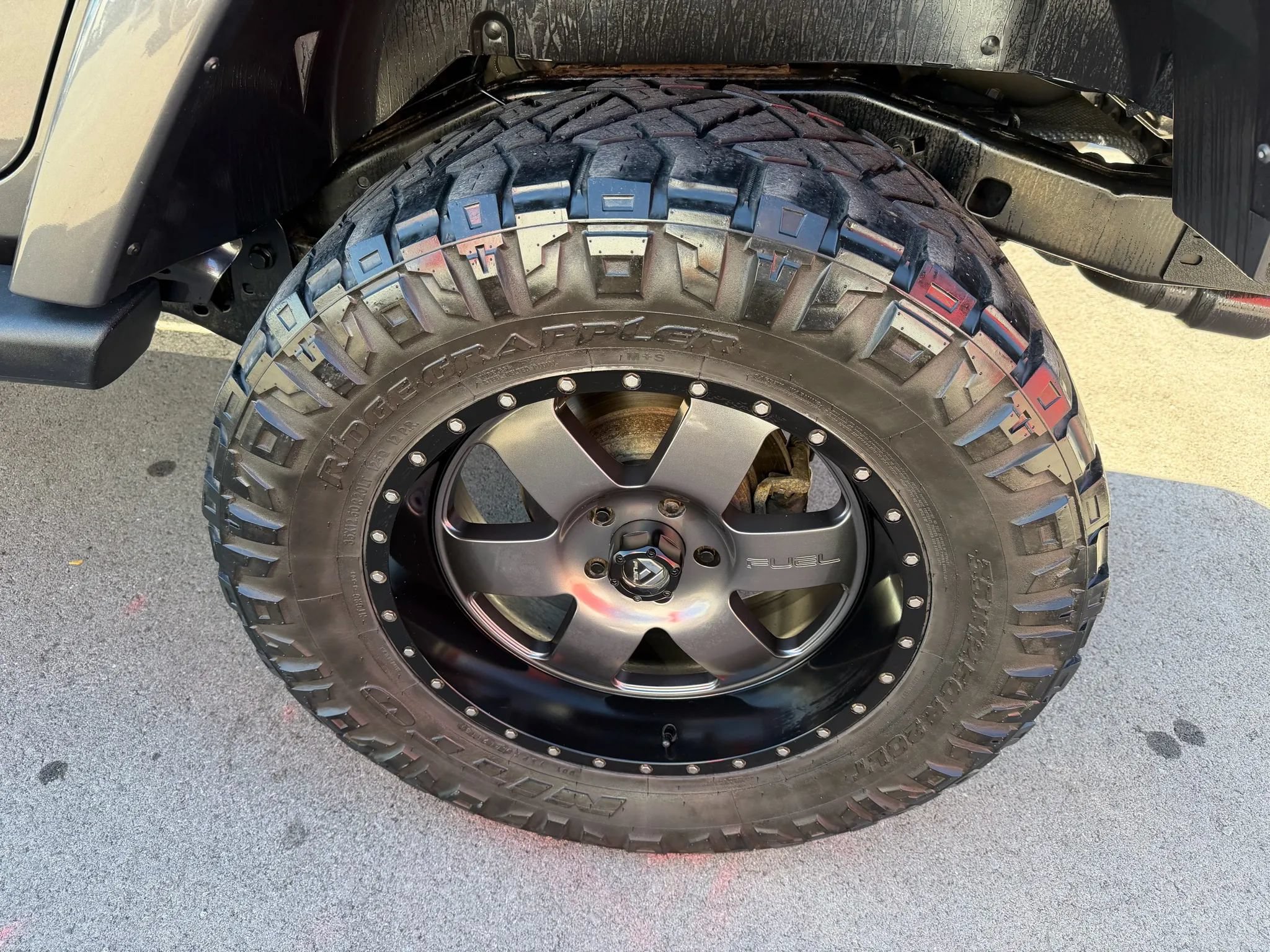 Used 2014 Jeep Wrangler Unlimited Sahara w/ Dual Top Group AWD/4WD image 15