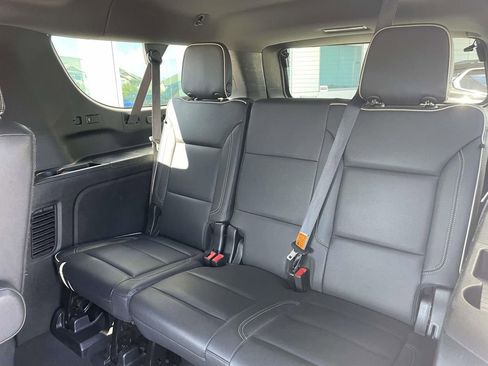 Used 2023 Chevrolet Suburban Premier image 10