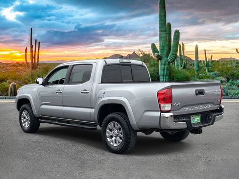Used 2016 Toyota Tacoma SR5 w/ SR5 Appearance Package (SN) AWD/4WD image 5